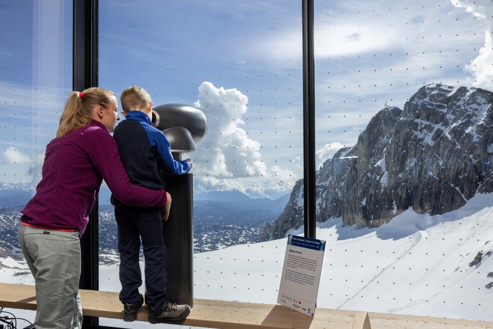 Digitales Fernrohr im Dachstein Gletscherrestaurant | © Harald Steiner 
