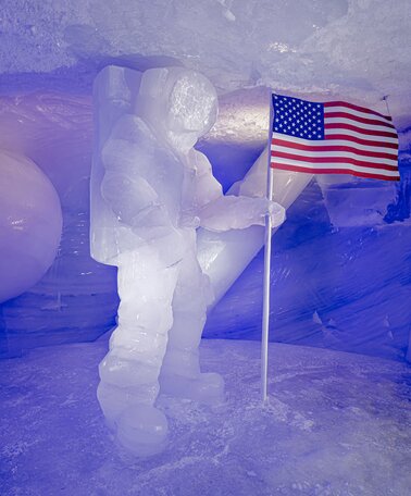 Detailed works of art carved from eternal glacier ice | © Christoph Huber