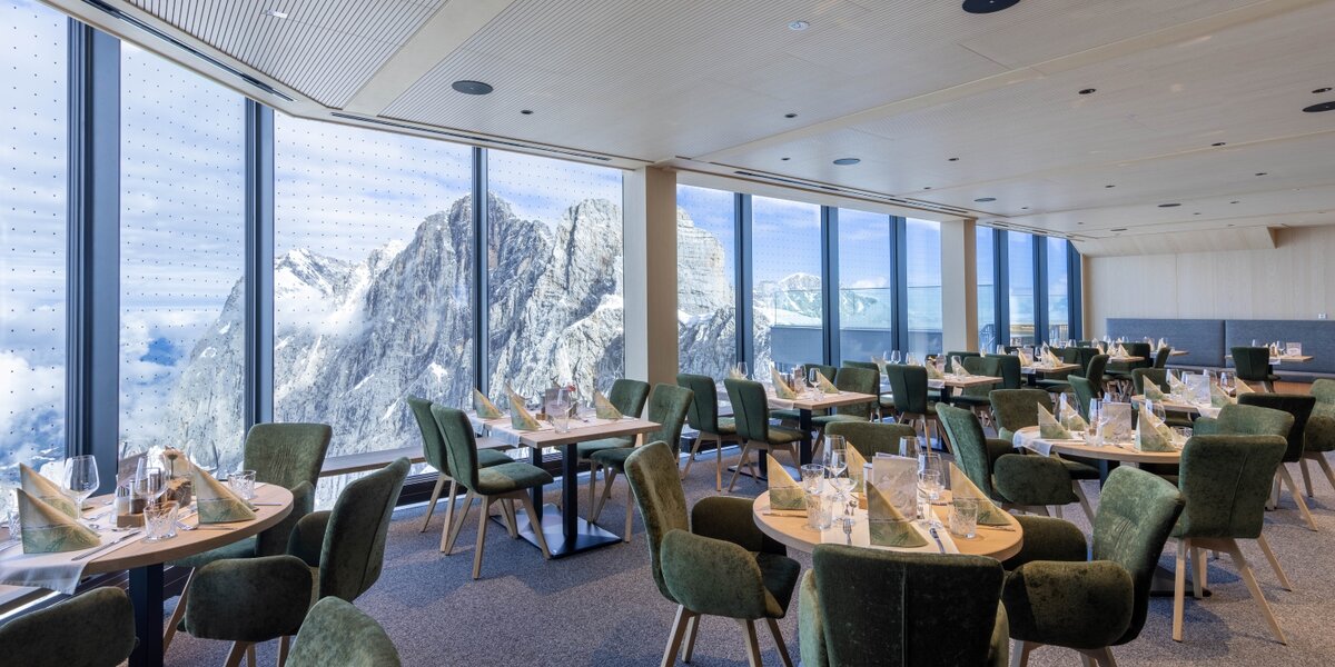 Genuss im Dachstein Gletscherrestaurant | © Harald Steiner