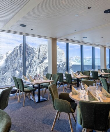 Genuss im Dachstein Gletscherrestaurant | © Harald Steiner