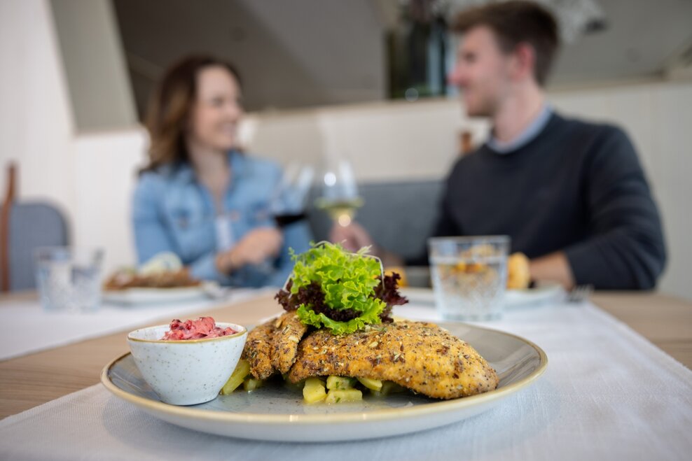 Genuss im Dachstein Gletscherrestaurant | © Harald Steiner