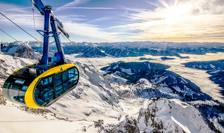 Gondola descending with panorama | © Rene Strasser