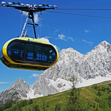 1,000 metres in altitude in 10 minutes - the all-round glazed Dachstein panorama gondola | © Christoph Buchegger