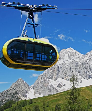 1,000 metres in altitude in 10 minutes - the all-round glazed Dachstein panorama gondola | © Christoph Buchegger