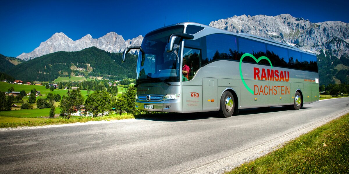 Mobile with the bus in Schladming-Dachstein