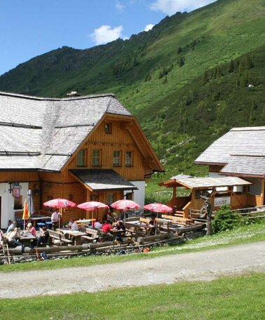 Ewis-Hütte und Haus des Bogens, Planneralm | © Ewis-Hütte