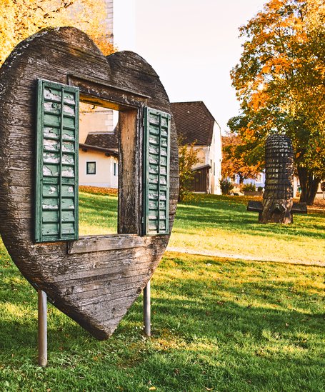 Heart shaped wooden sculptur | © Armin Walcher