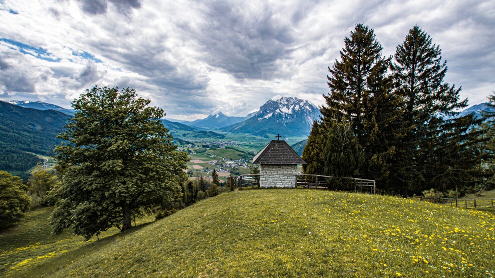 Stalingradkapelle mit Blick auf das Ennstal und den Grimming | © Gerhard Pilz - gpic.at