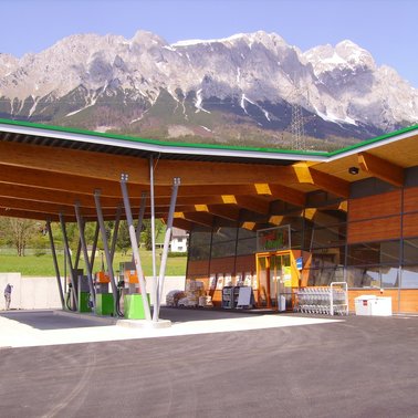 Tankstelle | © Tankstelle - Lebensmittelgeschäft - Bistro - Land lebt auf!