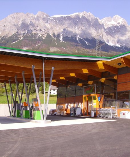 Tankstelle | © Tankstelle - Lebensmittelgeschäft - Bistro - Land lebt auf!