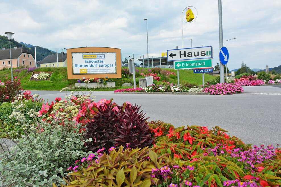 Ortseinfahrt Haus im Ennstal mit Supermarkt Billa im Hintergrund | © Marktgemeinde Haus