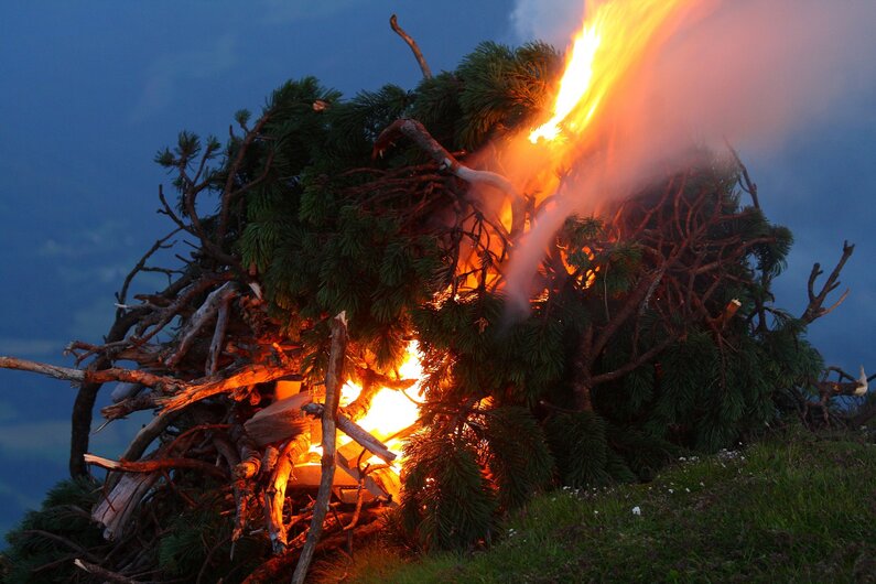 Sonnwendfeuer Luserwand | © Ewald Gabardi