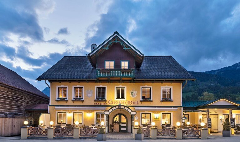  GrafenWirt - Hausansicht abends | ©  GrafenWirt 