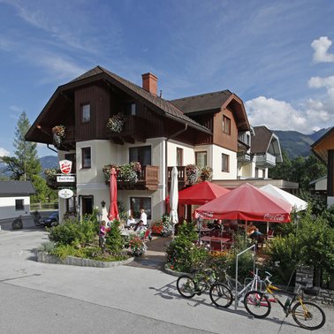Dorf Café - Hausfoto Sommer | © Dorf Café