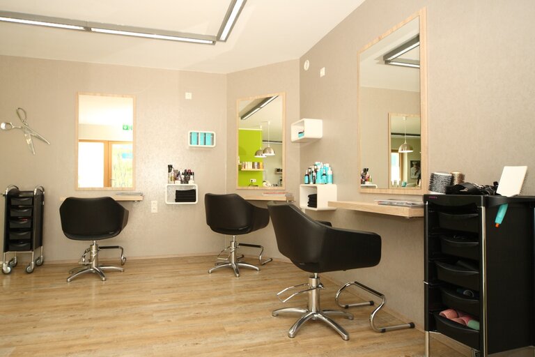 Friseursalon - Geschäft | © Haarschnitt