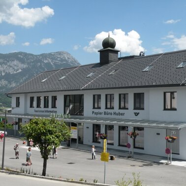 Rathaus mit Tourismusbüro und Papierfachgeschäft | © Marktgemeinde Haus