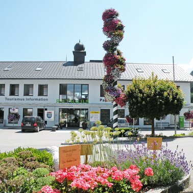 Rathaus mit Tourismusbüro | © Marktgemeinde Haus