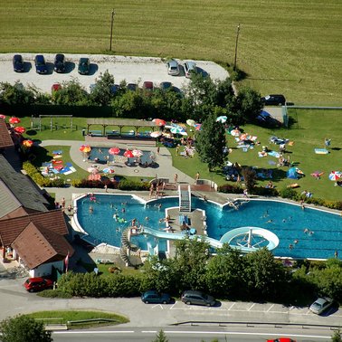 Erlebnisfreibad Haus von oben | © TVB Haus-Aich-Gössenberg