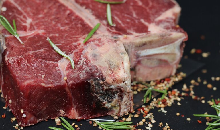 Rindfleisch vom Angusrind | © Pixabay tomwieden