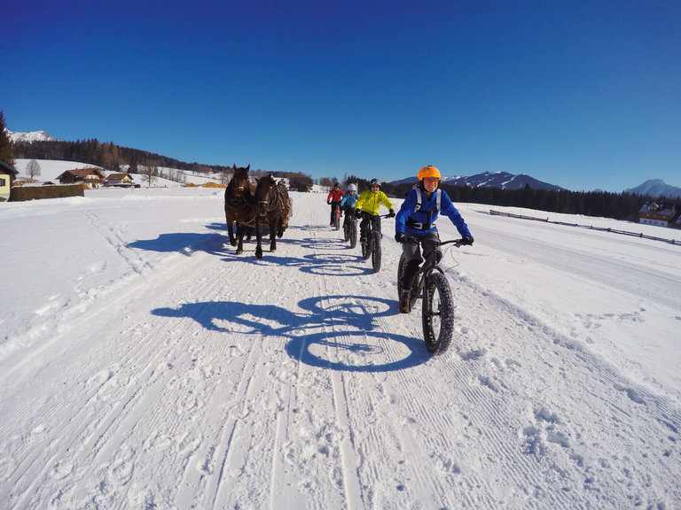 Fatbiken auf dem Schlittenweg.  | © Alpine Fatbike