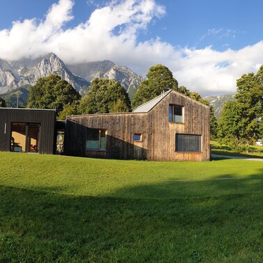 Außenansicht der Arztpraxis. | © Oliver Lammel