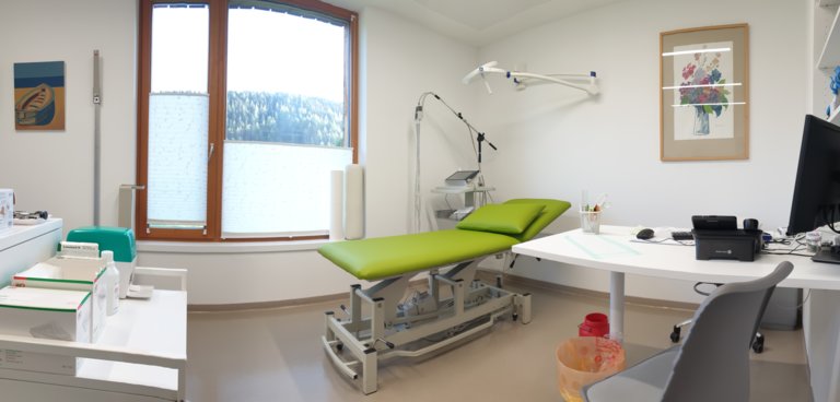 Heller, einladender Untersuchungsraum. | © Oliver Lammel