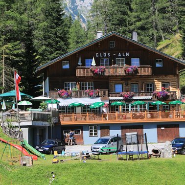 Die Glösalm neben der Dachsteinstraße. | © Glösalm