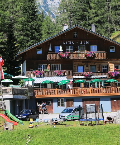 Die Glösalm neben der Dachsteinstraße. | © Glösalm