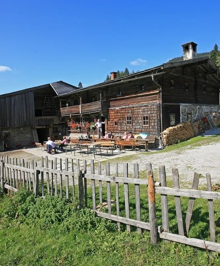View of the hut Halseralm in summer | © Halseralm