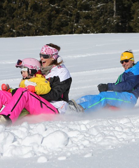 Familie am Zipfelbobfahren. | © Hans-Peter Steiner