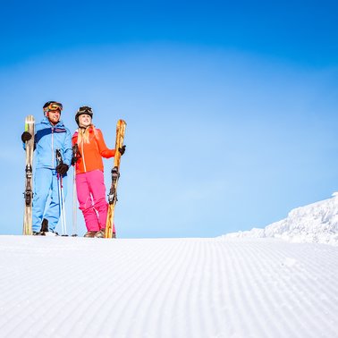 Skiers on the freshly prepared piste | © Martin Huber
