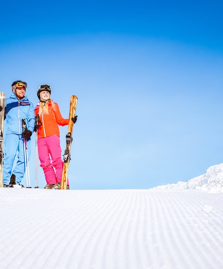 Skiers on the freshly prepared piste | © Martin Huber