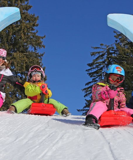 Zipfelbobfahren mit der ganzen Familie. | © Hans-Peter Steiner
