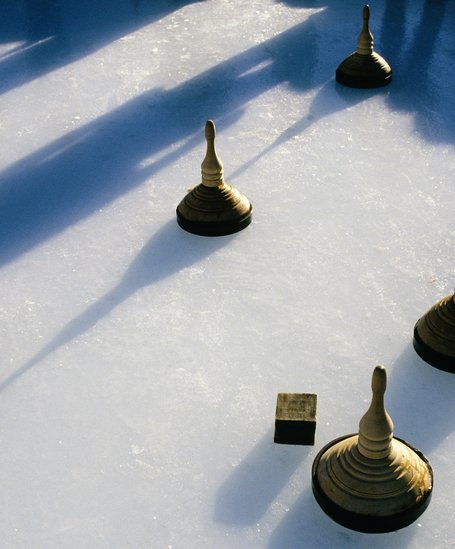 funny ice curling by day or night | © Gery Wolf