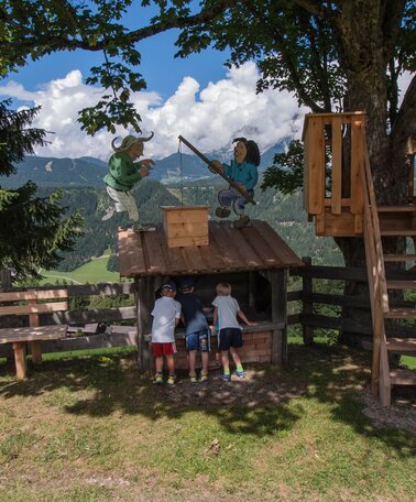 Kids at Max and Moritz on fairytale trail Rohrmoos (also part of Encounter Walk) | © Gerhard Pilz/Gerhard Pilz - www.gpic.at