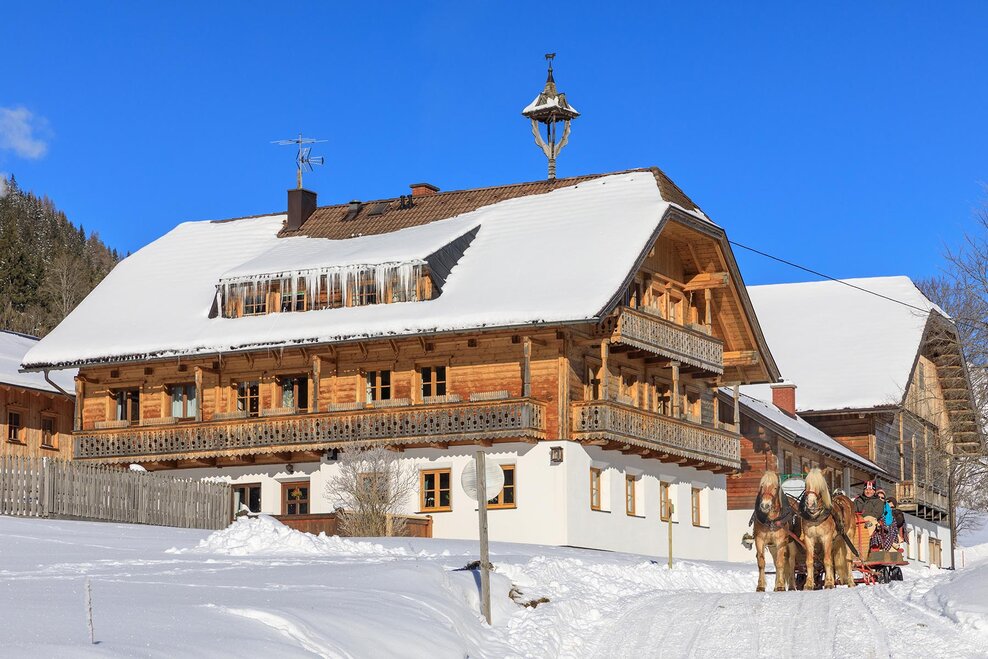 Horse-drawn-sleighs at Windbacherstube inn in Obertal valley | © Martin Huber/Tourismusverband Schladming - Martin Huber