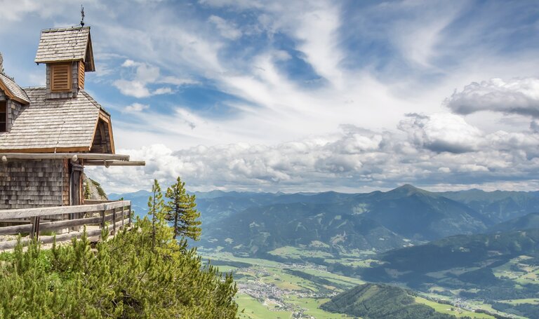Ausblick vom Friedenskircherl am Stoderzinken | © Photo-Austria/Christoph Huber/Erlebnisregion Schladming-Dachstein
