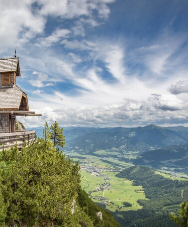 Ausblick vom Friedenskircherl am Stoderzinken | © Photo-Austria/Christoph Huber/Erlebnisregion Schladming-Dachstein