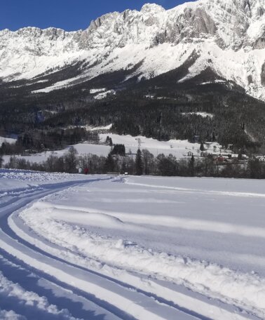 XC skiing with the Grimming in view | © Heidi Grundner/Erlebnisregion Schladming-Dachstein