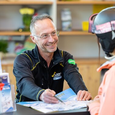 Mitarbeiter Infopoint | © Harald Steiner