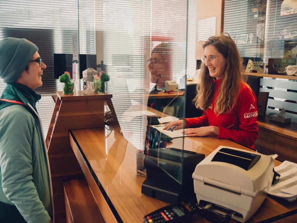 Skischulrezeptionist/In | © Sam Khalfi Skischule Ramsau