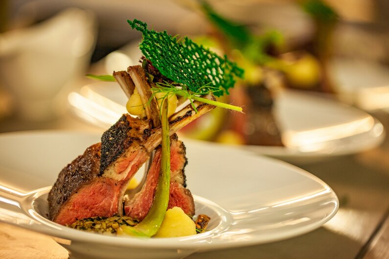 © Rene Eduard Perhab