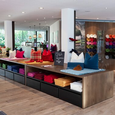 Verkaufsraum Decken + Café | © Steiner1888