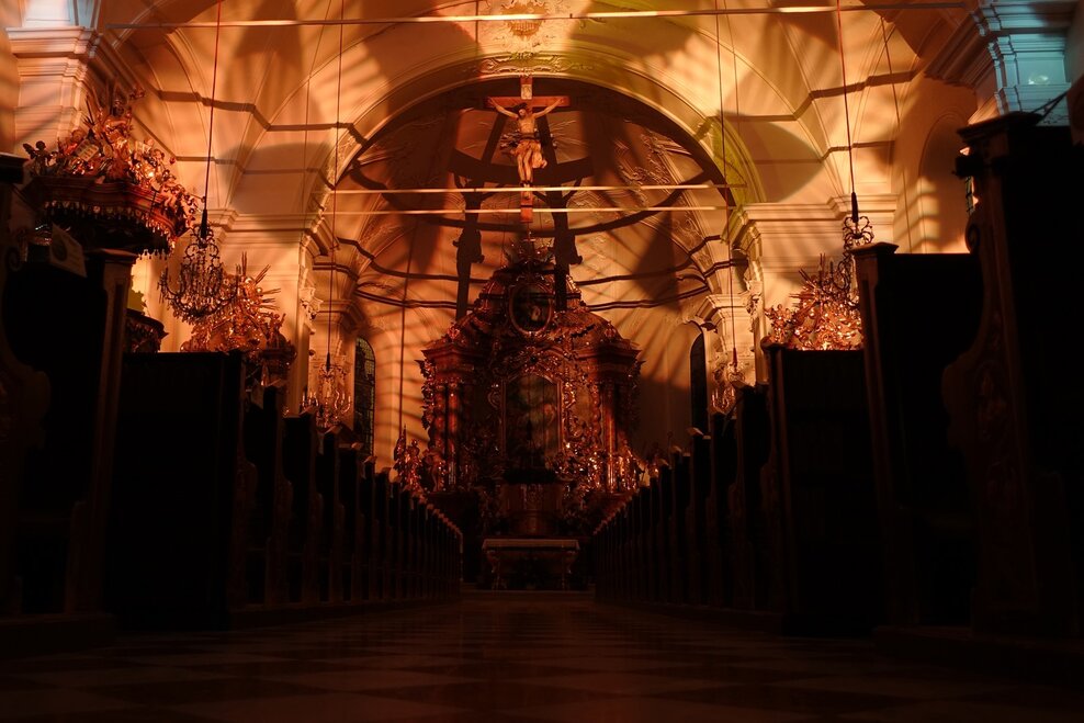 Lichterpfad 2020 - Pfarrkirche innen | © whiteriver.at