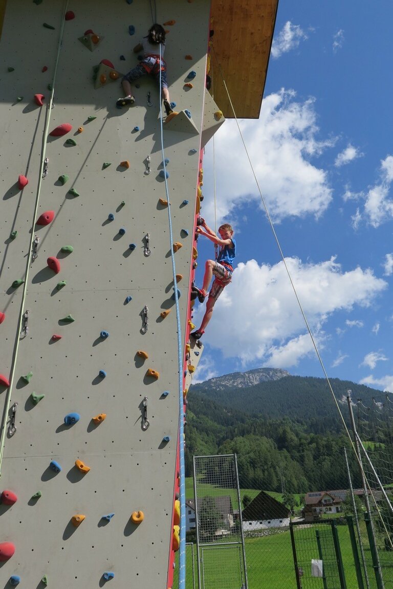 Try climbing at the climbing-tower - Impression #2.1
