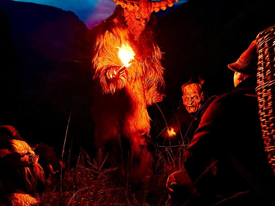 "Das Dorf im Schatten der Todsünden" - ein neues, unheimlich nahes Krampuserlebnis | © Krampusgruppe Kleinsölk