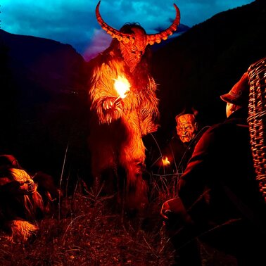 "Das Dorf im Schatten der Todsünden" - ein neues, unheimlich nahes Krampuserlebnis | © Krampusgruppe Kleinsölk