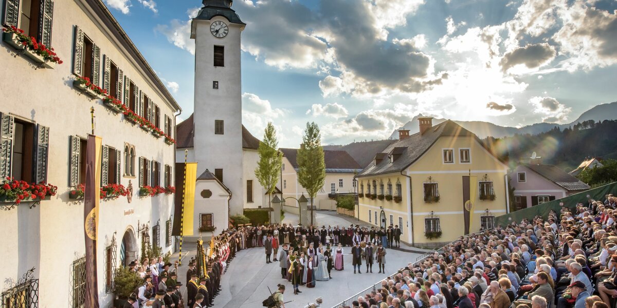 Das Öblarner Festspiel am Hauptplatz | © Christoph Huber