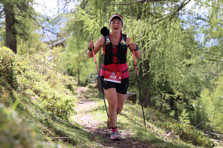 Läuferin im Wald | © Hans Simonlehner