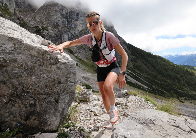 Läuferin am Berg  | © Hans Simonlehner